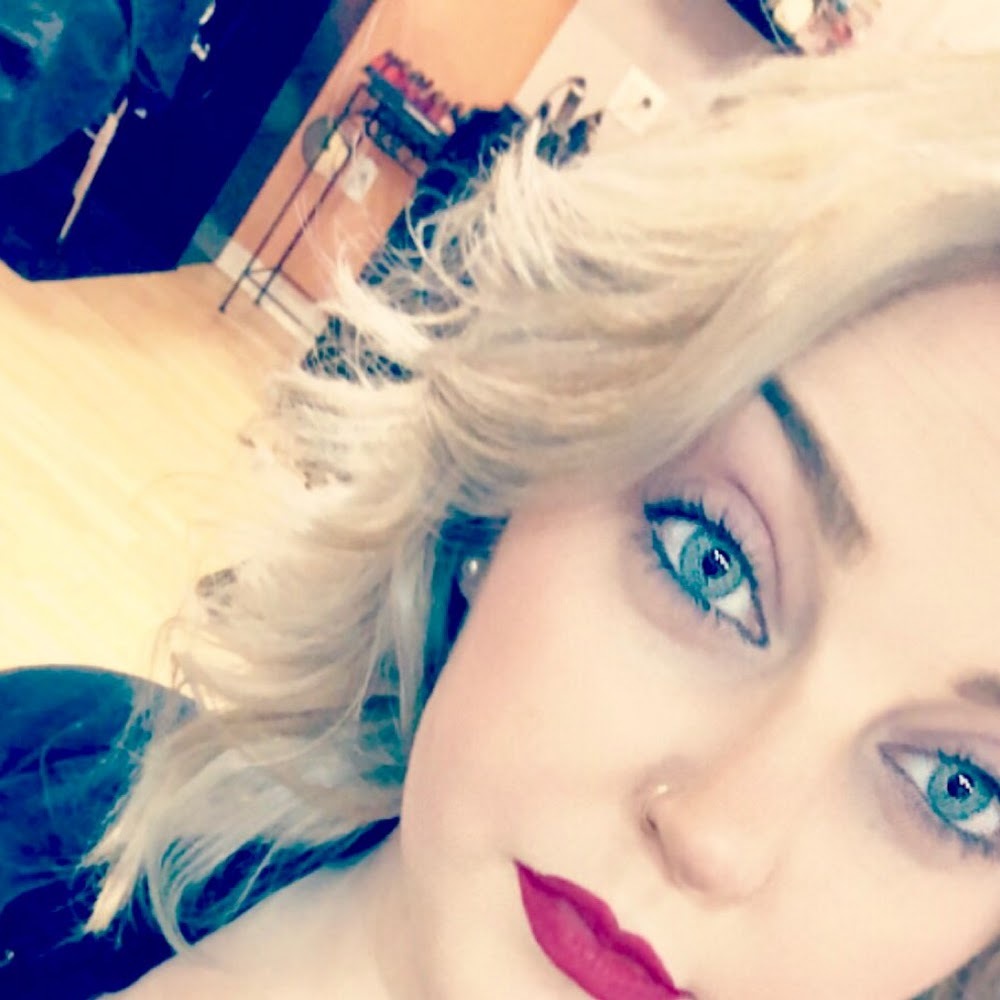 Meet your Posher, Andrea